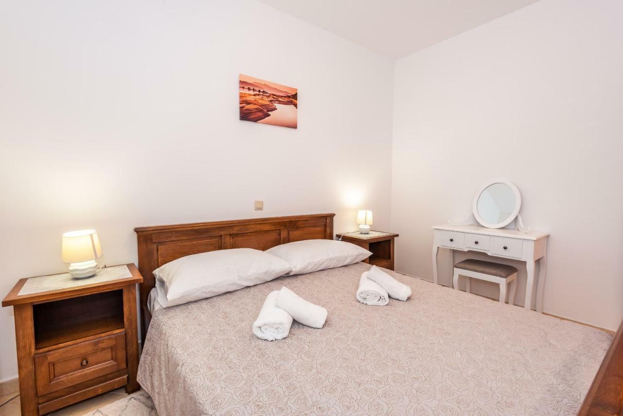 Apartmani Marina Klek Eksteriør bilde